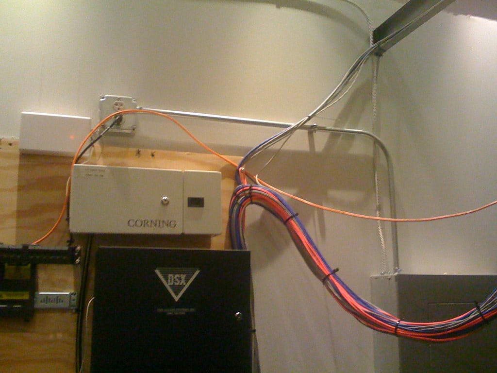 Derrière chaque cloud souverain, des kilomètres de fibre bien réels